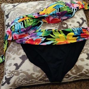 Very good condition bikini top and bottom set